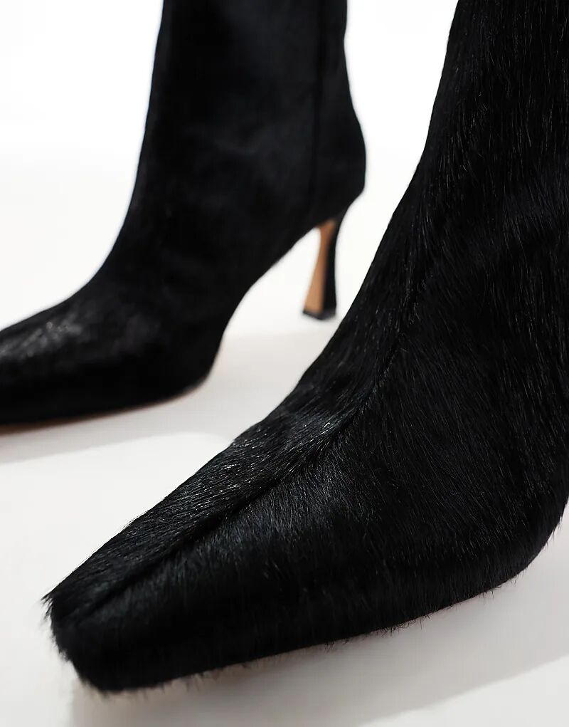 Ботильоны Schuh Bambi на каблуке до середины щиколотки из черной коровьей шерсти — фото 2