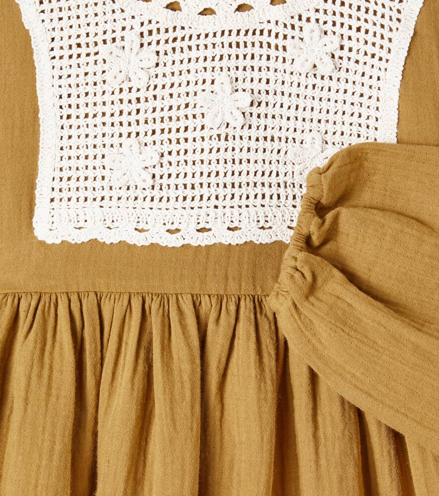Платье Myla из хлопка с отделкой в технике вязания крючком Bebe Organic, Mustard Aw25 — фото 2