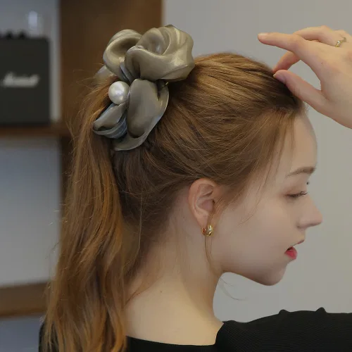 Резинка для волос Glossy Big Pearl Hair Scrunchie, полиэстер, хаки — фото 3