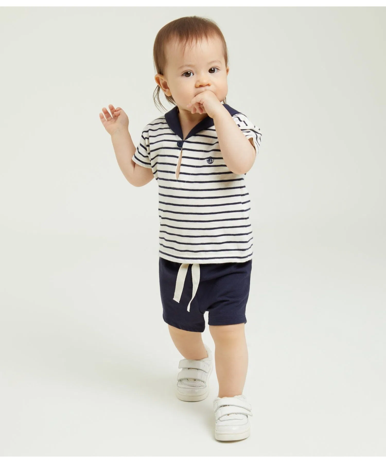 Детский комплект: футболка в полоску и шорты PETIT BATEAU бело-синий — фото 2