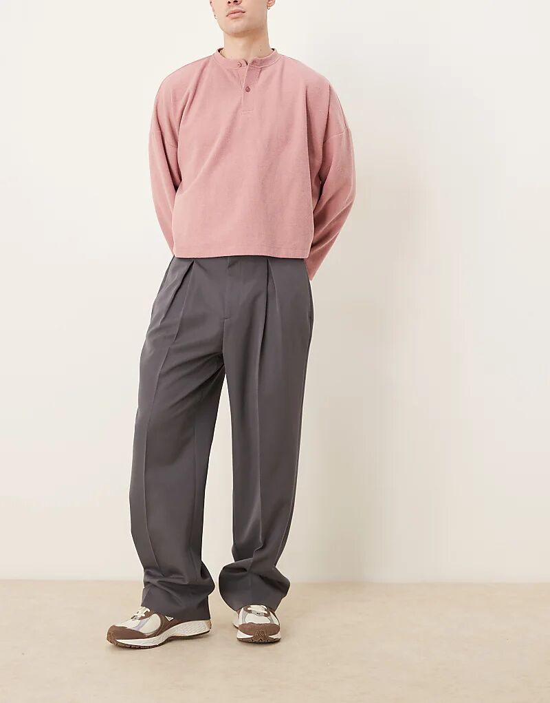 

Строгие брюки ASOS DESIGN широкого кроя со встречными складками спереди серого цвета с эластичной талией