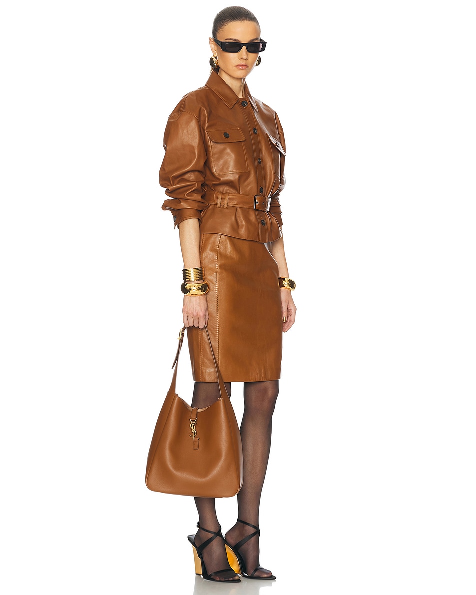 

Большая элегантная сумка Le 5 A 7 Supple Hobo Saint Laurent, Fox