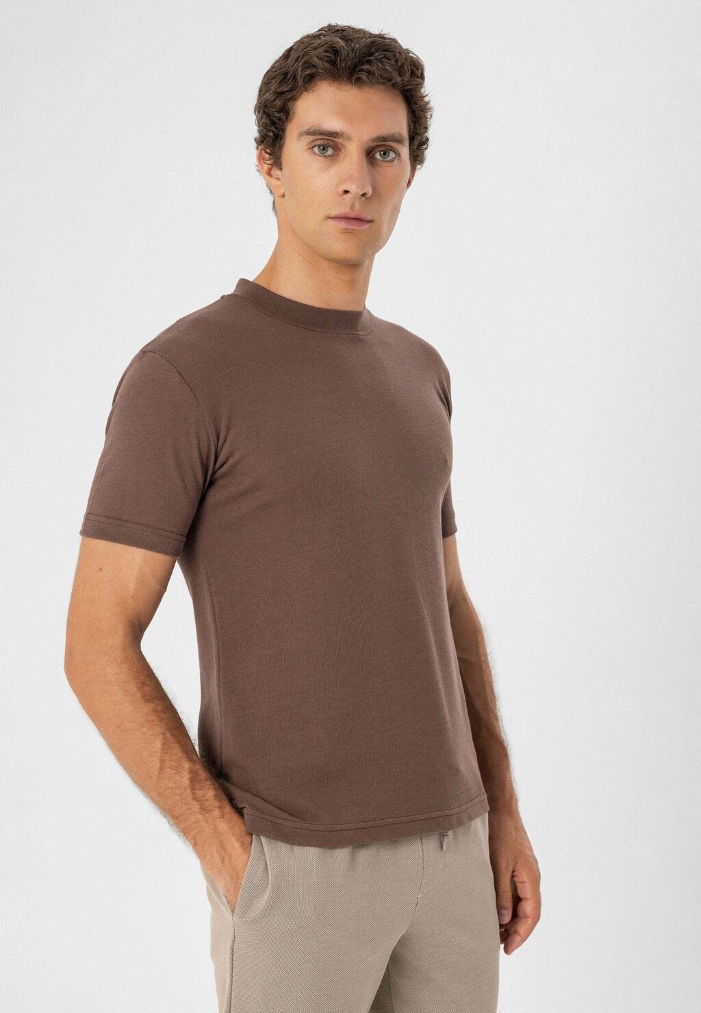 

Базовая футболка CREW NECK Antioch, коричневый