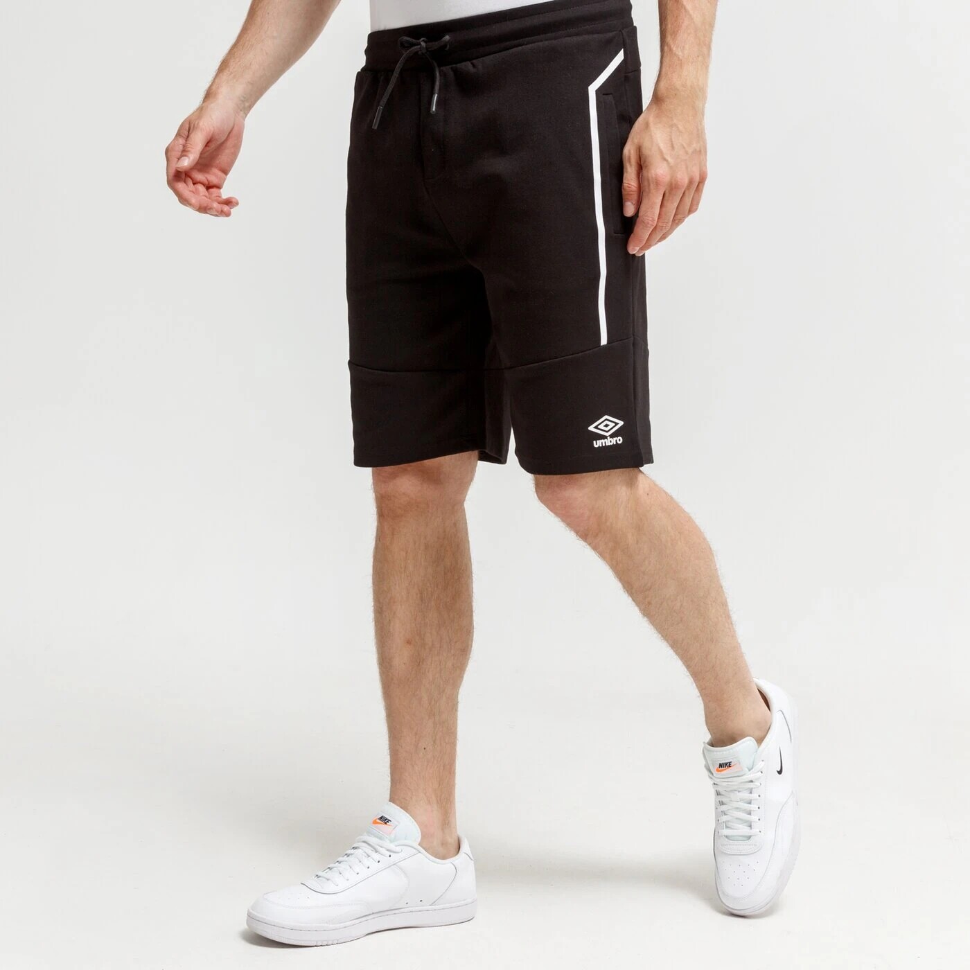 

Шорты Umbro Ori, черный
