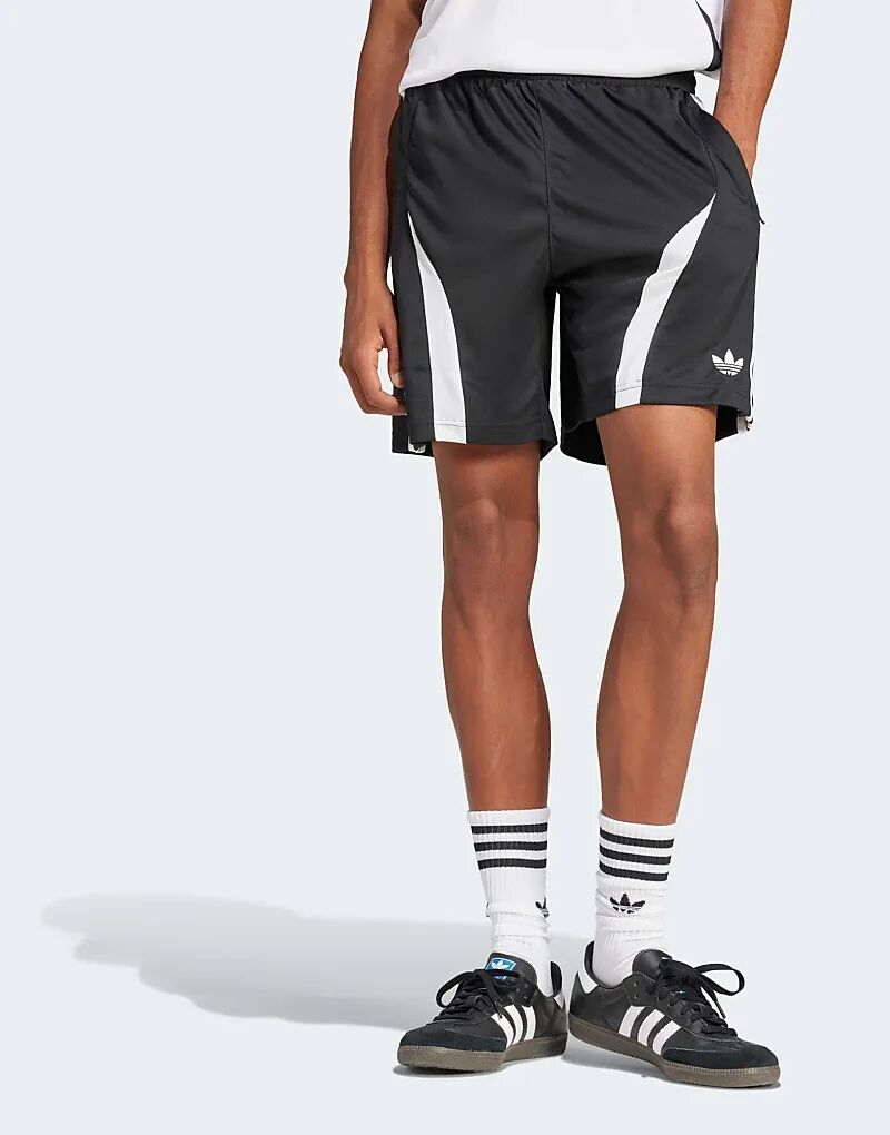 

Черно-белые шорты adidas Originals Adicolor Teamgeist
