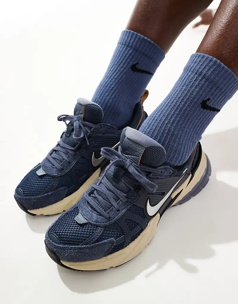 Кроссовки унисекс V2K Run синего и серебристого цвета Nike — фото 4