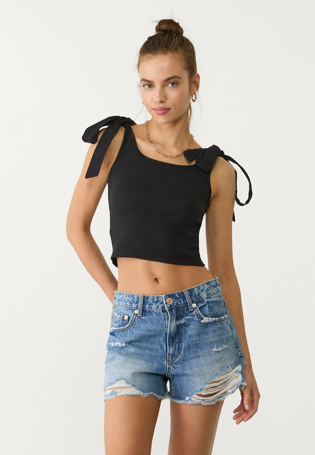 

Топ CONTRAST WITH TIES Stradivarius, черный
