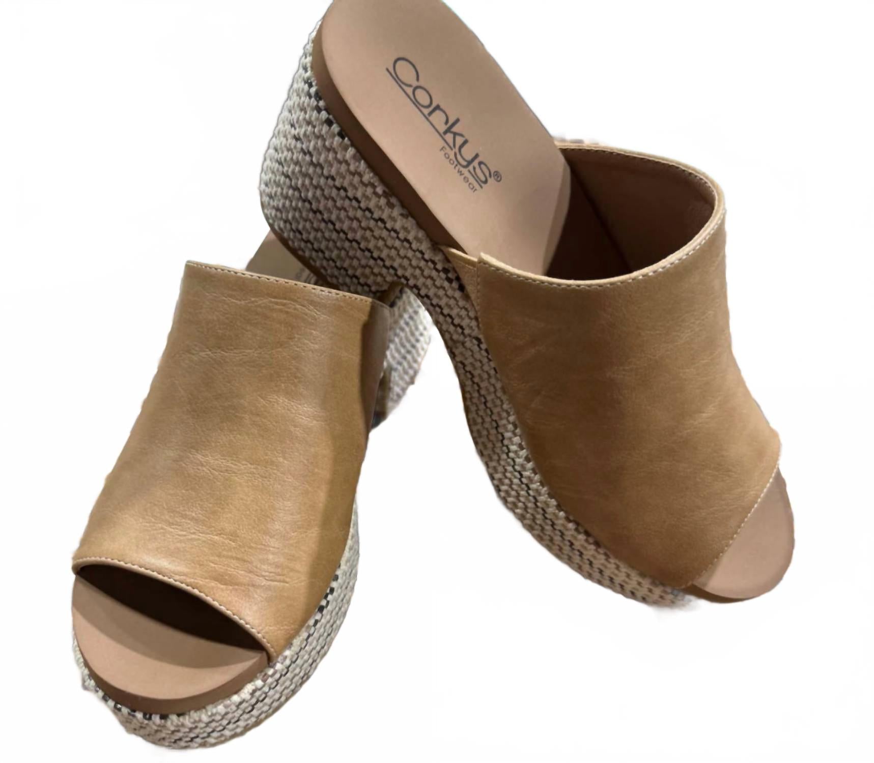 Женские мюли на платформе бежевого цвета Corkys Footwear