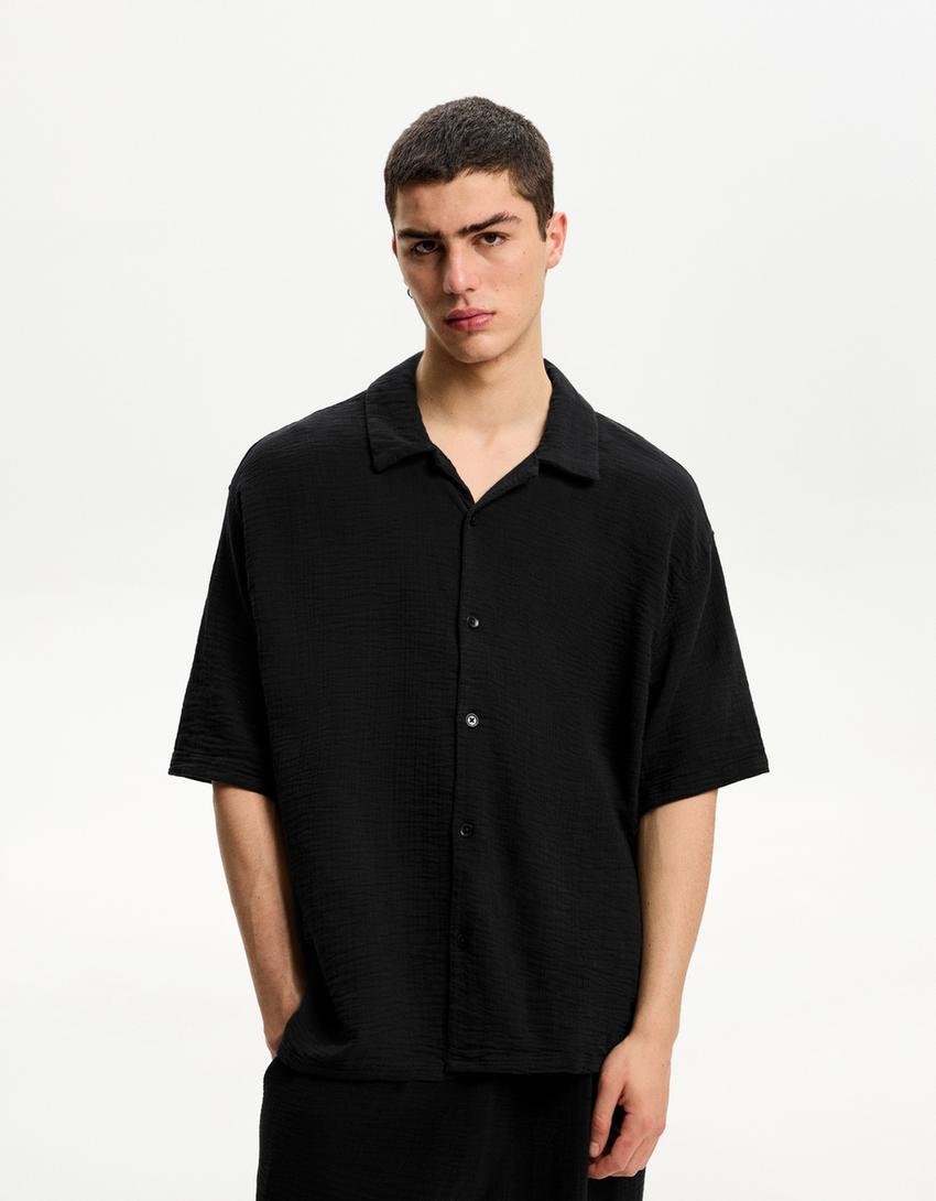 

Текстурированная рубашка с коротким рукавом Bershka, черный