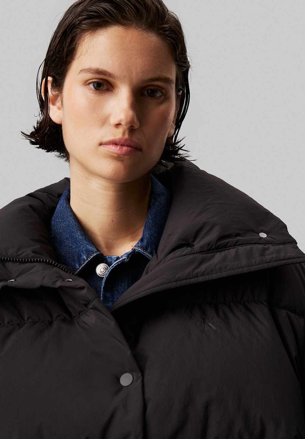 

Пуховик RELAXED PUFFER Calvin Klein Jeans, черный