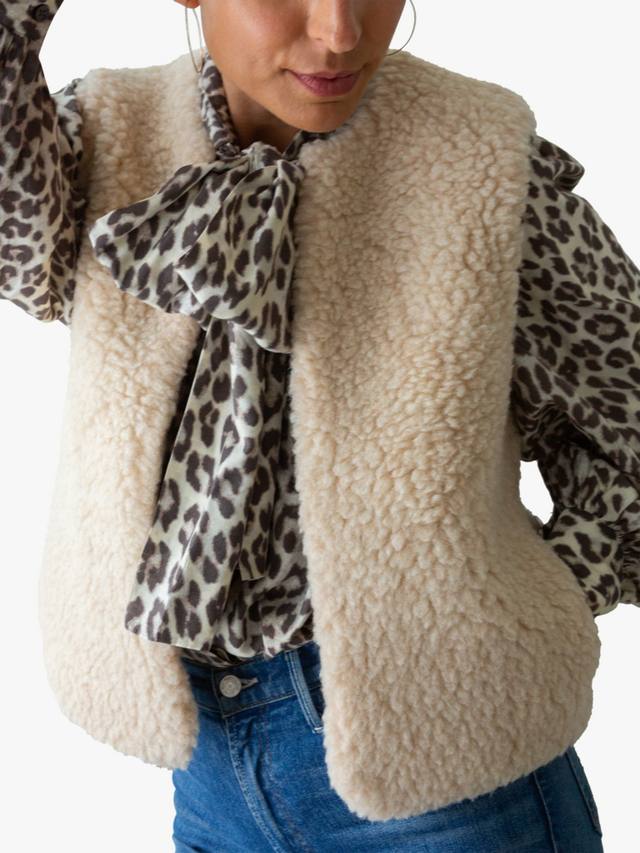 

Жилет из чистой мериносовой шерсти с фигурным подолом The Small Home, Natural