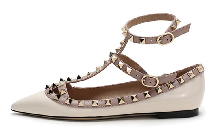 

Женские туфли Valentino Rockstud, слоновая кость