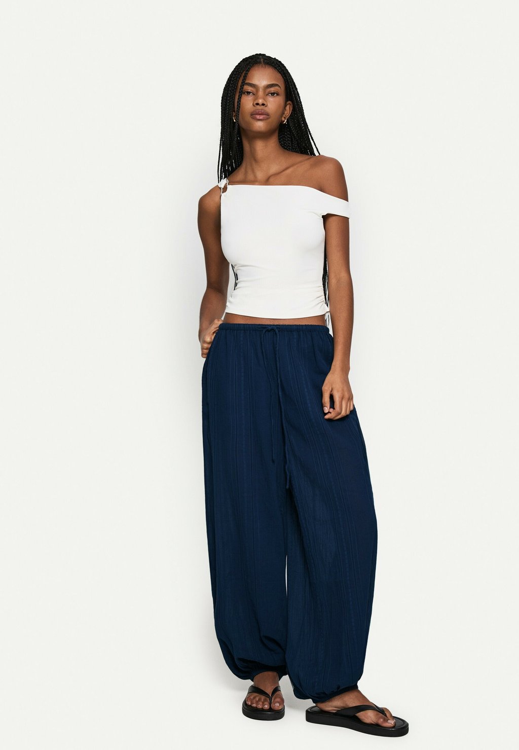 

Брюки Bershka, цвет Royal Blue