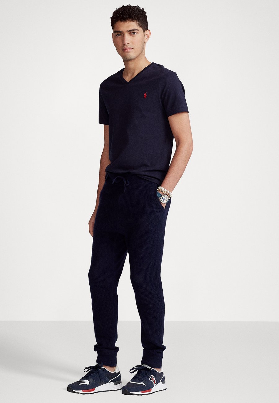 Футболка Polo Ralph Lauren CUSTOM SLIM FIT JERSEY V-NECK T-SHIRT, Ink/Dark Blue — фото 2