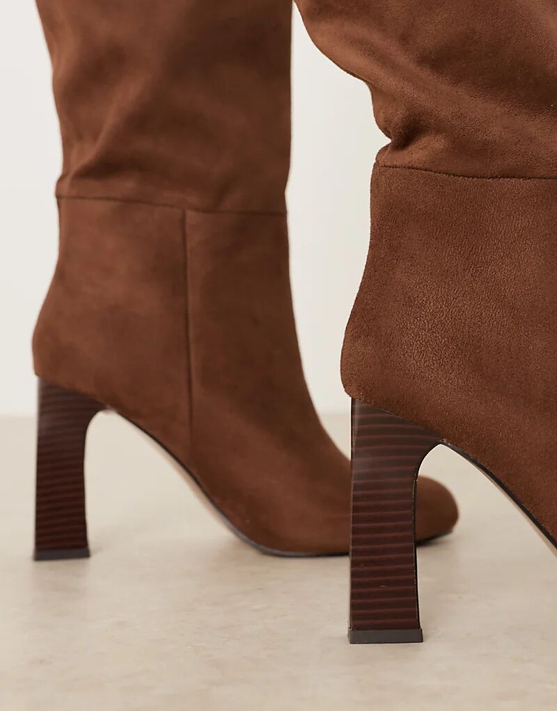 Женские сапоги ASOS DESIGN Curve Carly на блочном каблуке из замши, шоколадный — фото 2
