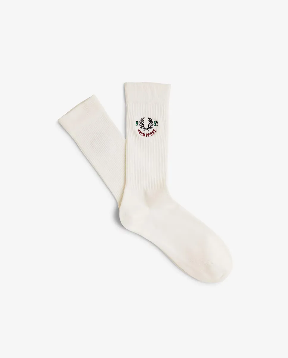 

Мужские высокие носки с вышитым логотипом Fred Perry, цвет Crudo