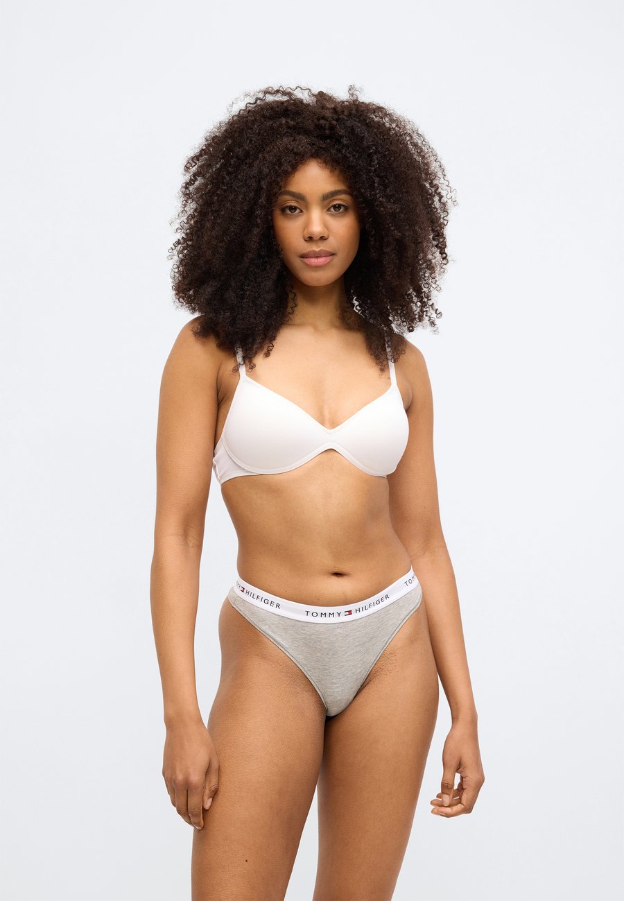 Трусы Tommy Hilfiger THONG 3 PACK, Medium Grey Heather/White/Black/Grey — фото 2