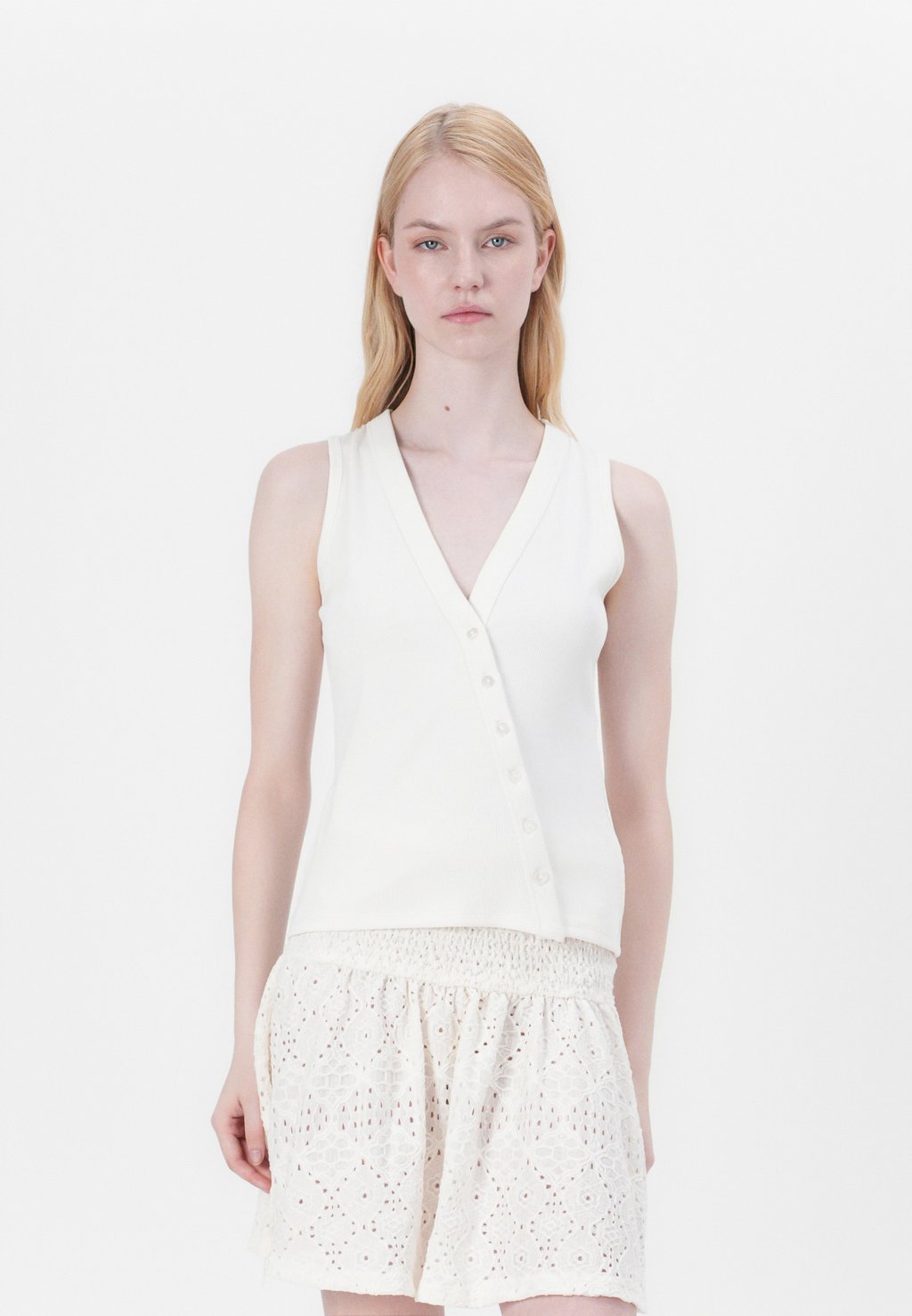 

Топ без рукавов BARE POWDERED BUTTON THROUGH LONGLINE VEST Abercrombie & Fitch, слоновая кость