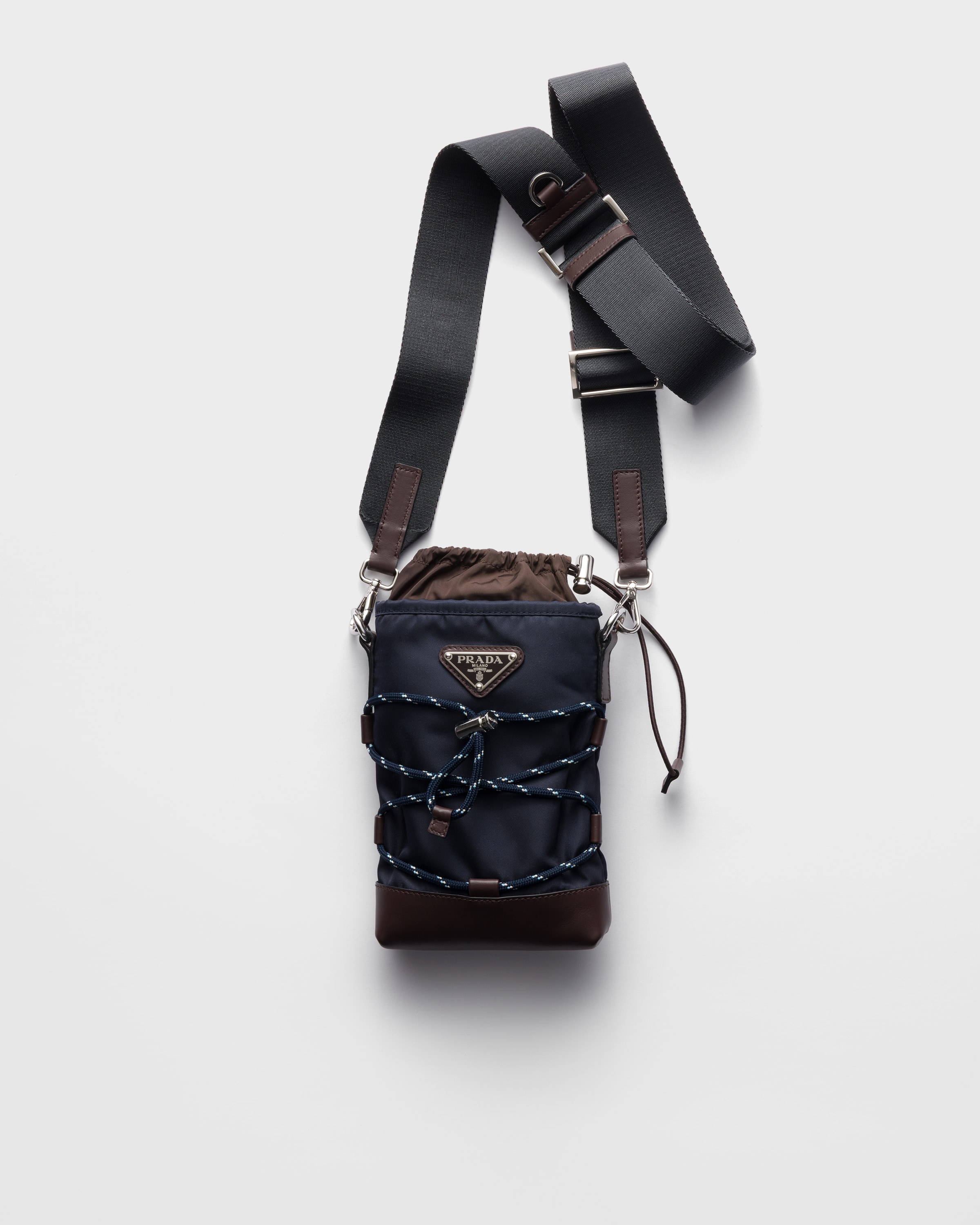 

Чехол для смартфона Prada Speedrock из переработанного нейлона и кожи Prada, темно-синий