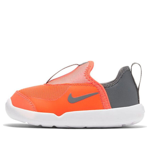 

Кроссовки лил Nike, серый
