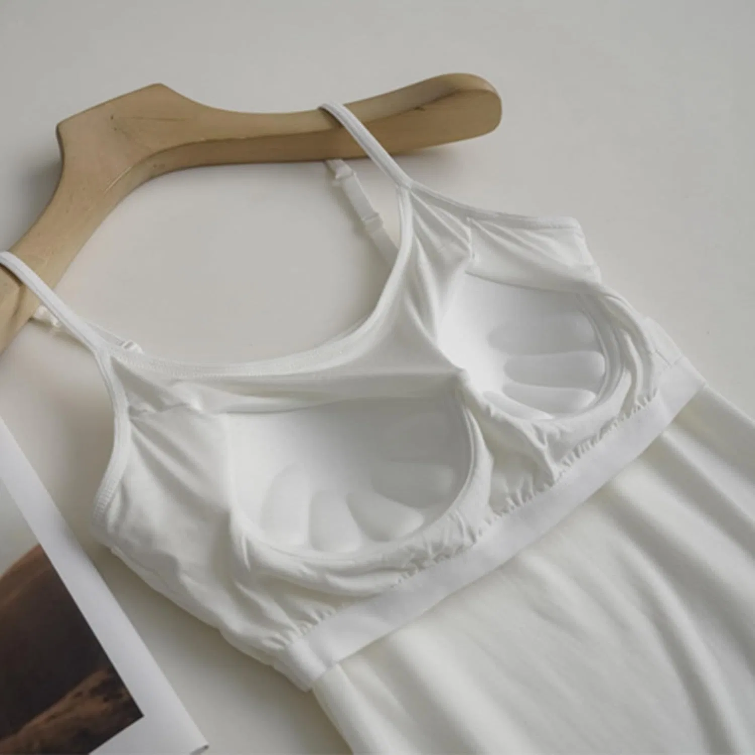 Топ-майка женская с встроенным бюстгальтером, Cotton, D-white — фото 3