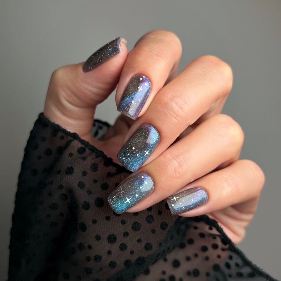 Гибридный лак для ногтей с частицами Grey Holo #828 Semilac 7 мл — фото 3