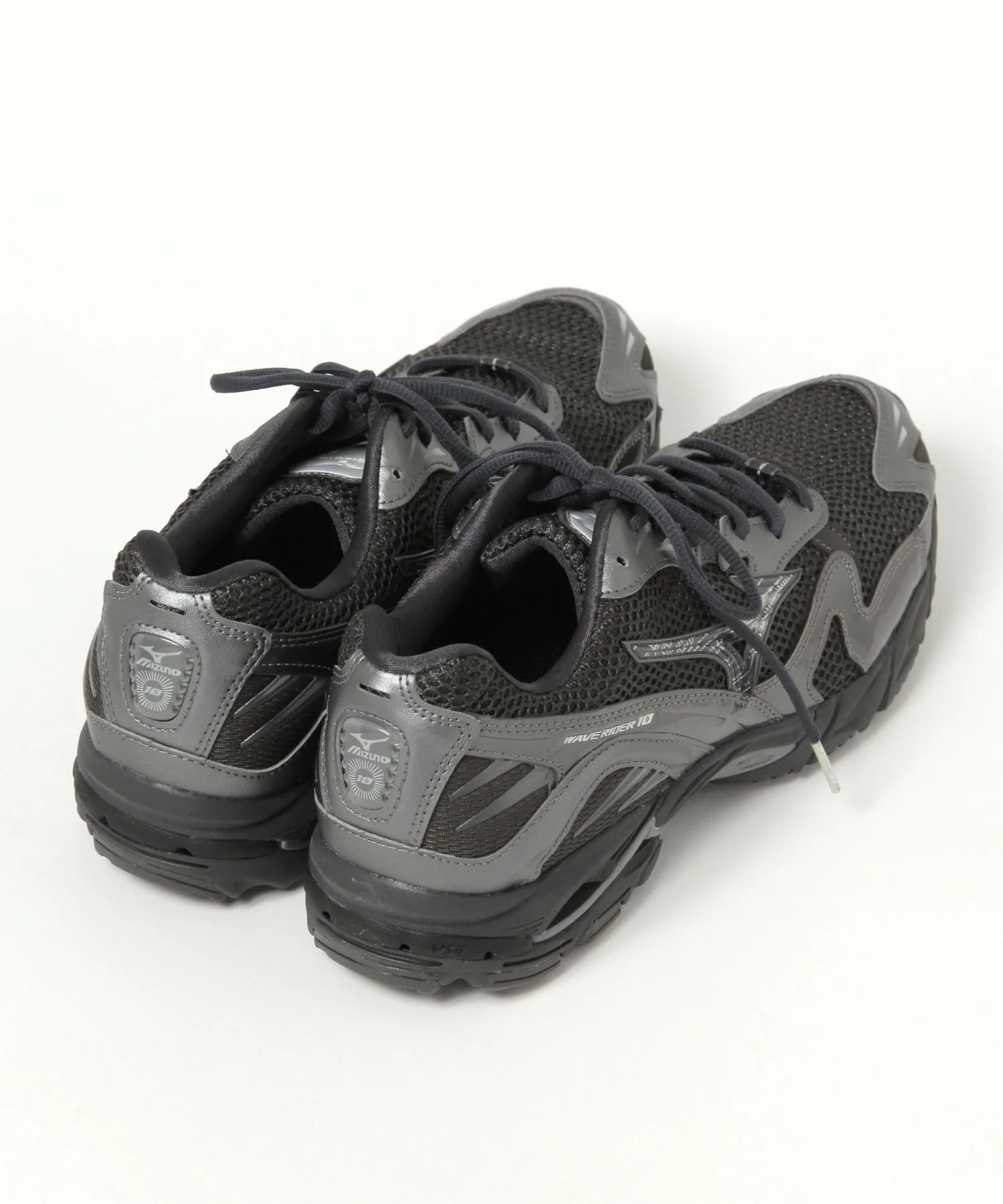 Мужские кроссовки с технологией WAVE MIZUNO WAVE RIDER 10 светлосерые — фото 4