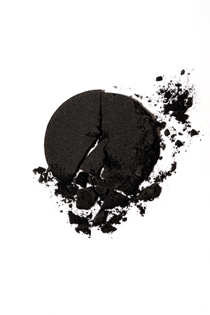 Тени для век с матовой отделкой NOBEA Day-to-Day Mono Eyeshadow, Black chant 3,5 g — фото 4