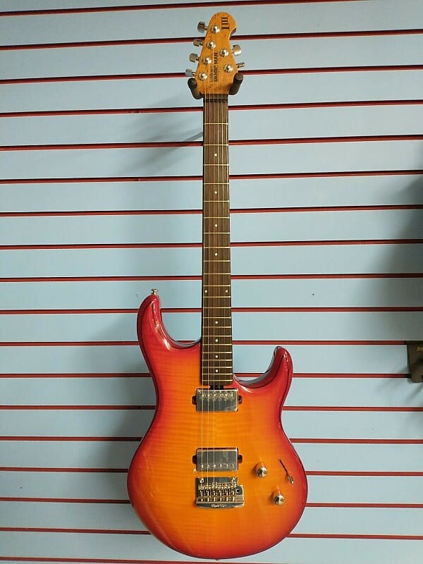 

Электрогитара Ernie Ball Music Man Luke 3 W/ Case