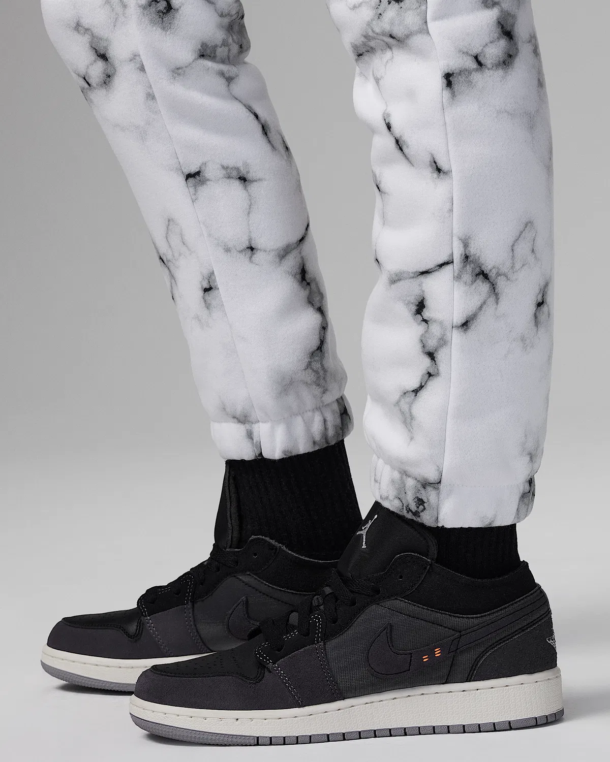Детские штаны Jordan Essentials Printed Fleece Pants, White — фото 4