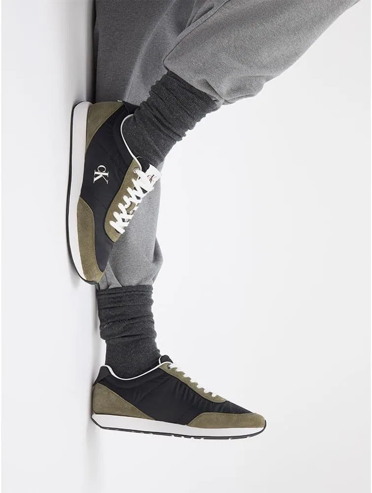 Мужские кроссовки Calvin Klein Retro Runner ESS Mix Mat Ym0ym01361 Low Top Calvin Klein Jeans, Black (Black/Capers/Bright White) — фото 2