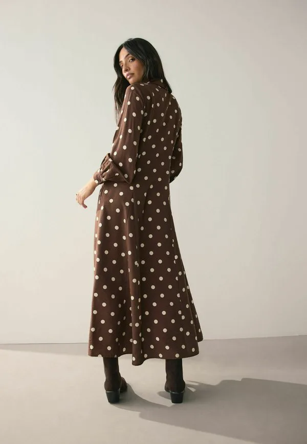 Длинное платье-макси с длинными рукавами, облегающего кроя. Next, Chocolate Brown Ecru Polka Dot — фото 3