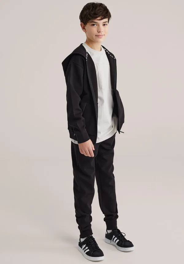 Спортивные штаны соленой собаки We Fashion, Black