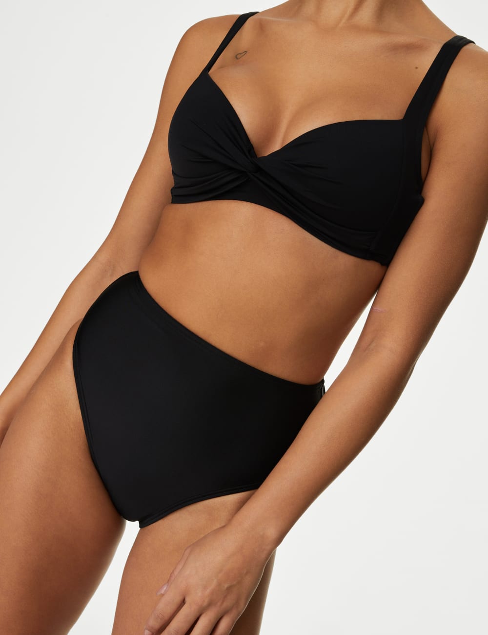 

Плавки бикини с высокой талией Marks & Spencer, черный