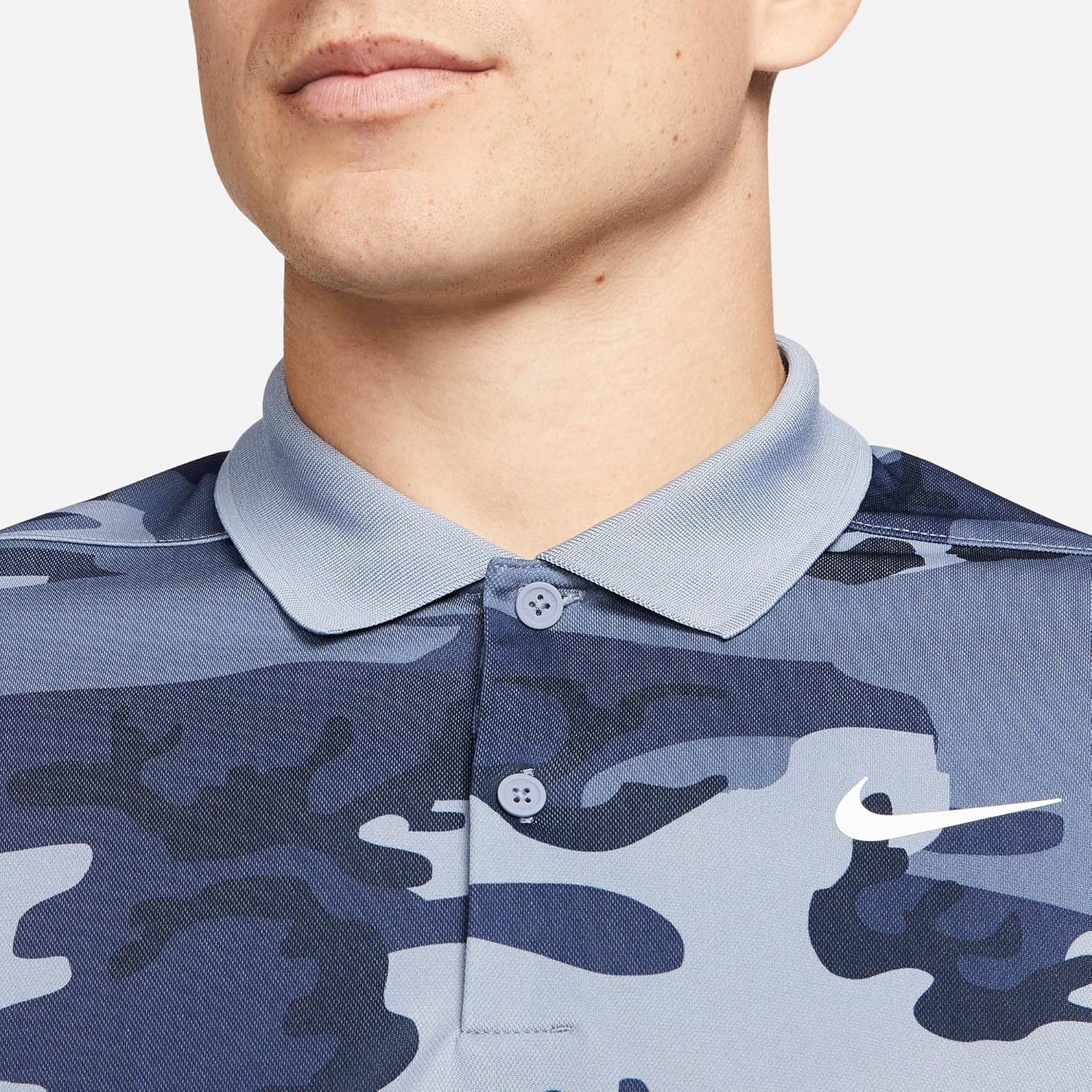 Мужская камуфляжная футболка-поло для гольфа Nike Dri-FIT Victory+, Ashen Slate/Diffused Blue/White — фото 3