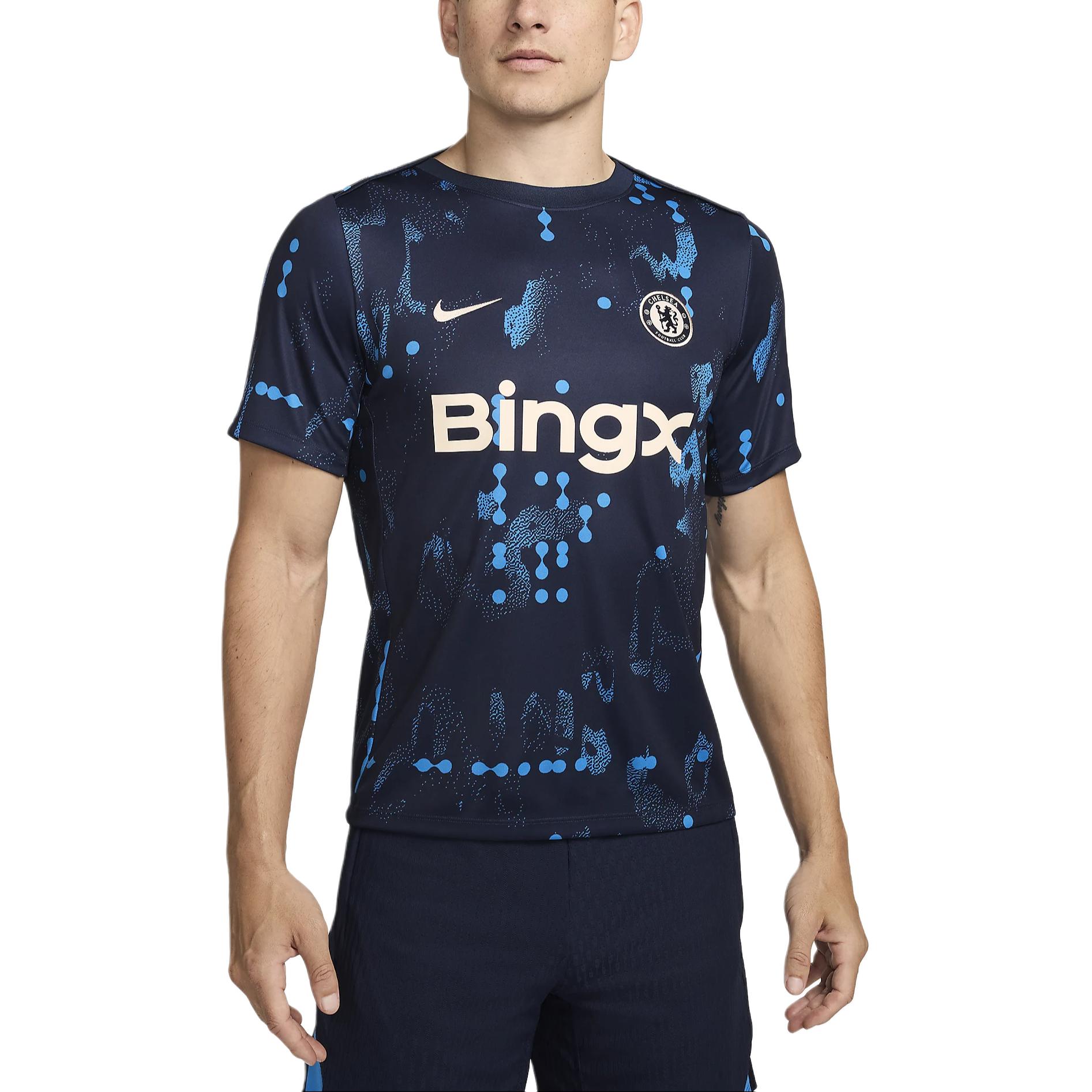 

Футболка предматчевая Nike Dri-FIT Chelsea Fc Academy Pro мужская с коротким рукавом, Obsidian/Guava Ice