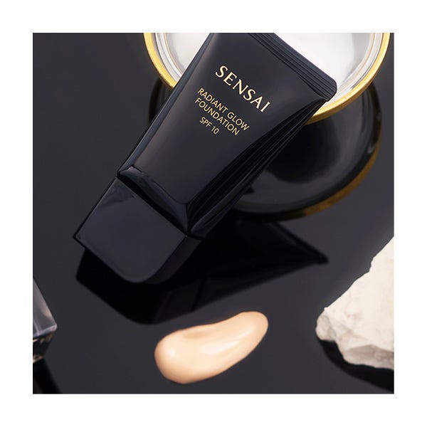 Долговечная светящаяся основа SENSAI Radiant Glow Foundation, RG103 SAND BEIGE — фото 3