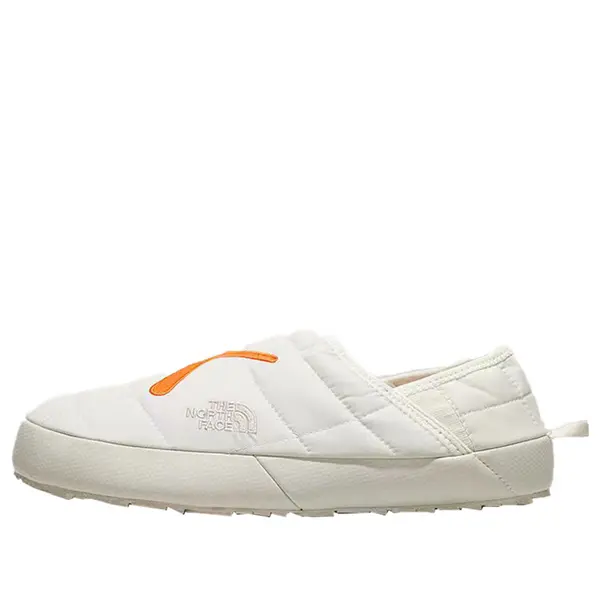 

Кроссовки x kaws thermoball traction 'moonlight ivory' The North Face, белый
