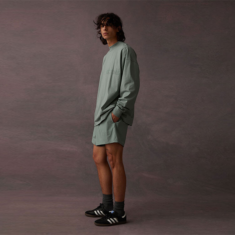 Беговые нейлоновые шорты Fear Of God Essentials, цвет Haze Blue — фото 3
