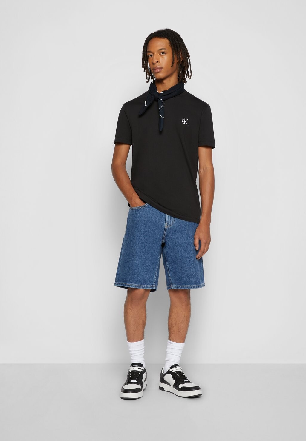 Базовая футболка Essential Slim Tee Calvin Klein Jeans, черный — фото 2