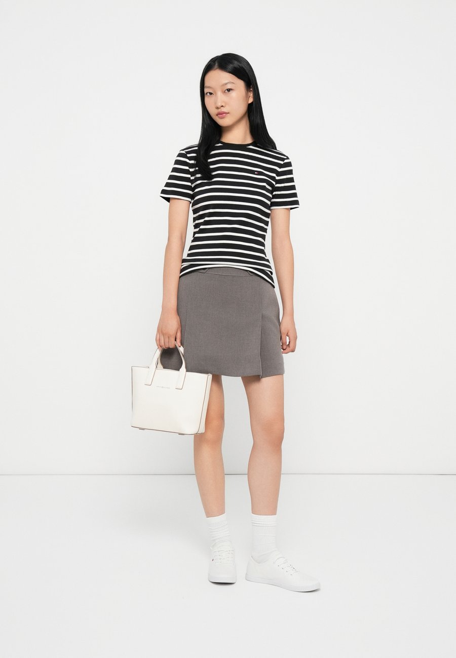 Футболка Tommy Hilfiger SLIM CODY, Black/Ecru/Black — фото 2
