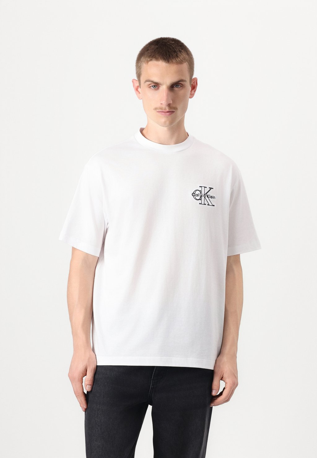 

Базовая футболка SEASONAL MONOLOGO TEE Calvin Klein Jeans, белый