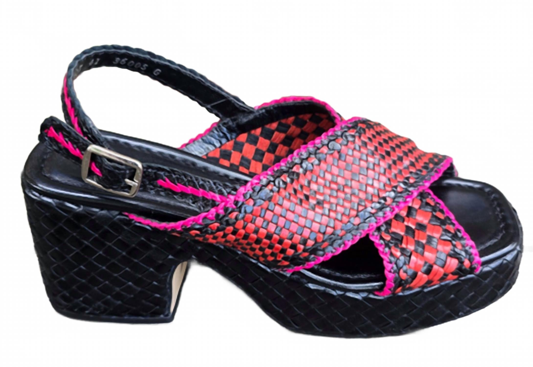 Women's Guinea Sandals In Black/red Pons Quintana