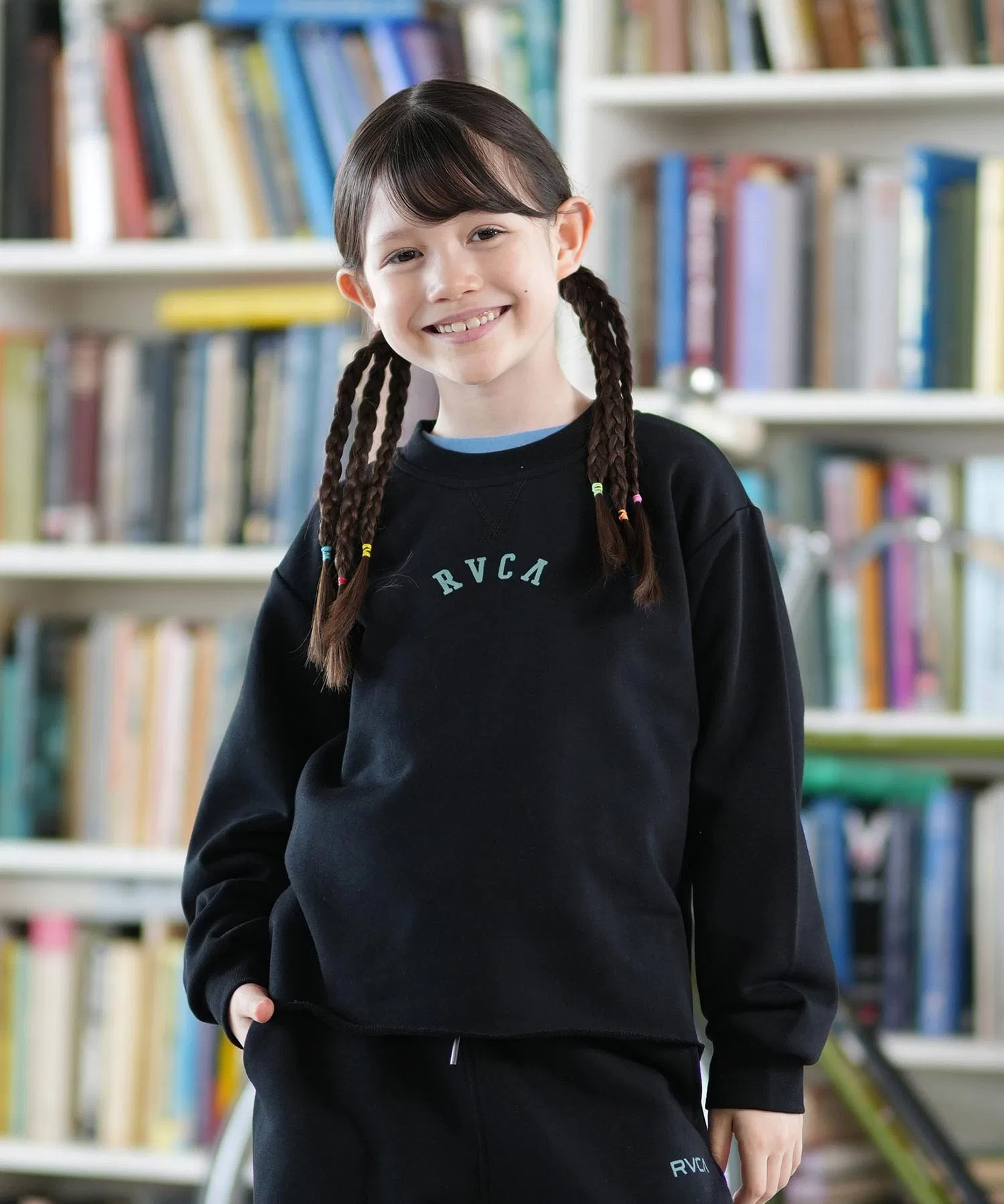 Детская толстовка RVCA ARCH COLLEGE CROPPED CREW BF046-030 — фото 2