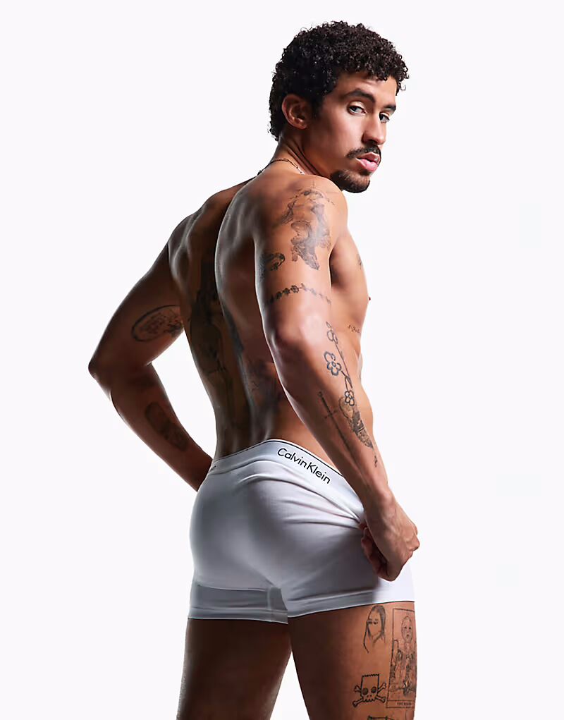 Упаковка из 3-х чемоданов-боксеров Calvin Klein Icon Cotton Stretch белого цвета с вытачками — фото 3