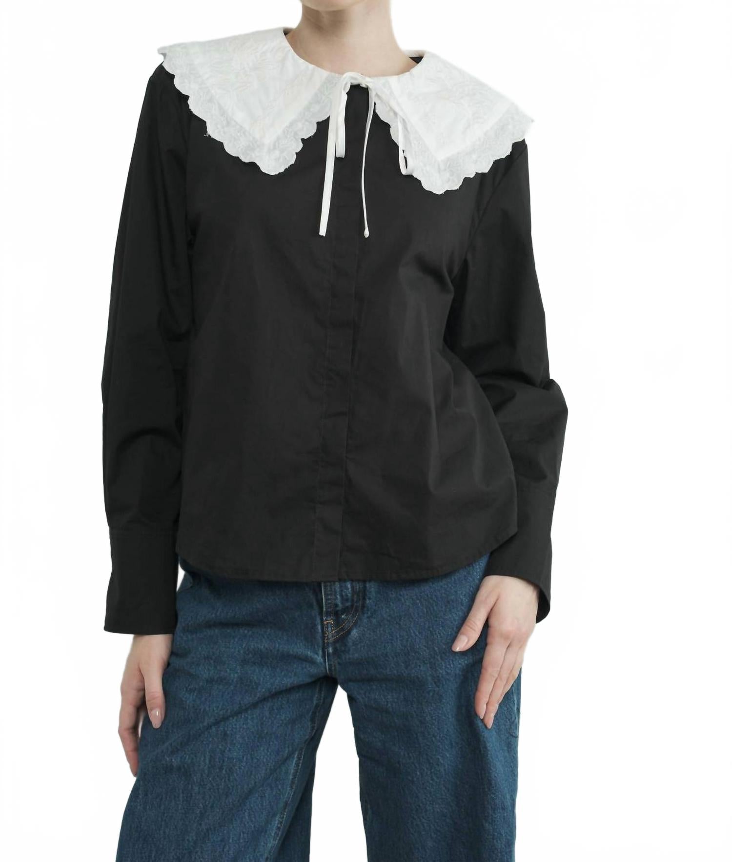 

Блузка с воротником Питер Пэн в черном цвете Aaron & Amber