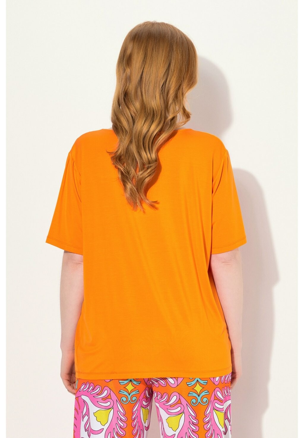 

Базовая футболка WATERFALL NECKLINE SHORT SLEEVE Ulla Popken, оранжевый