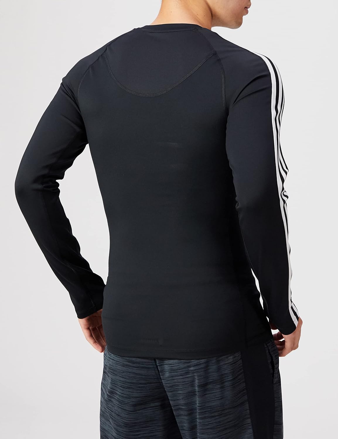 Мужская тренировочная футболка с длинным рукавом Adidas DB108 Techfit с тремя полосками, черная (HD3532), размер M, черная (HD3532) — фото 2