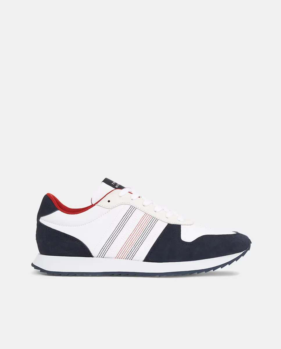 

Кроссовки в беговом стиле Tommy Hilfiger с контрастной подошвой с выступами и фирменными полосками по бокам, темно-синий