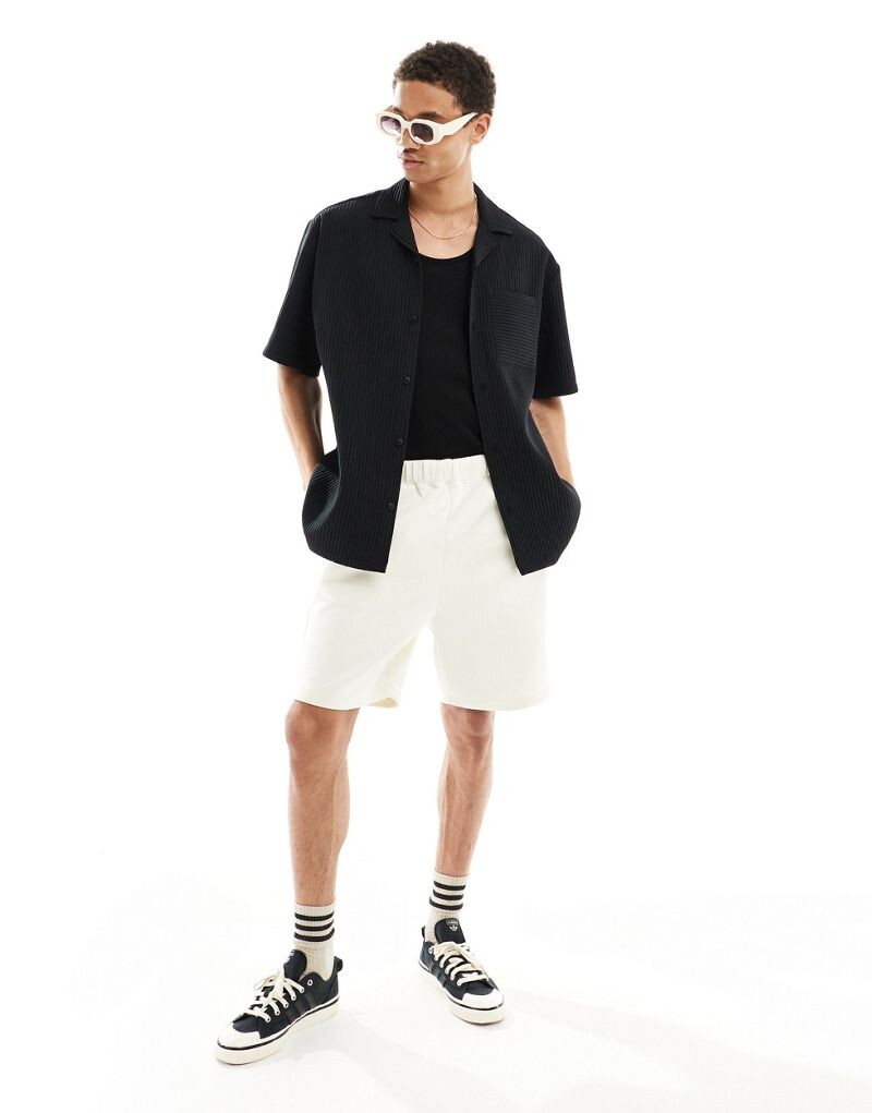 

Белые узкие шорты с аквалангом ASOS DESIGN
